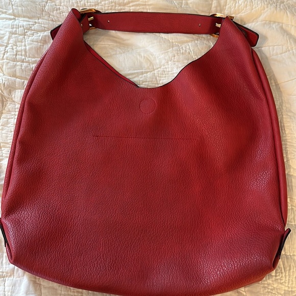Large Faux Leather Tote Great for the Holidays - Picture 5 of 8